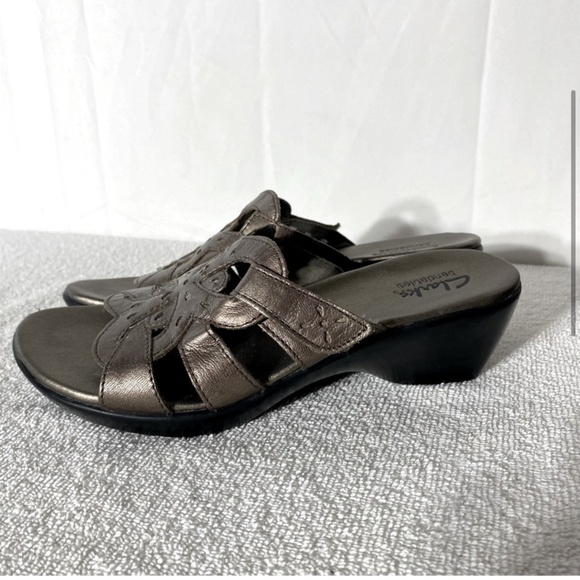 Clark’s Bendables Brown Metallic Leather Slip On Sandals 6.5 - Picture 4 of 14